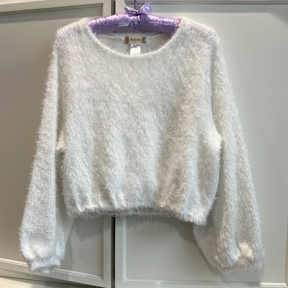 Altar’d State white fuzzy sweater with balloon sleeves size large